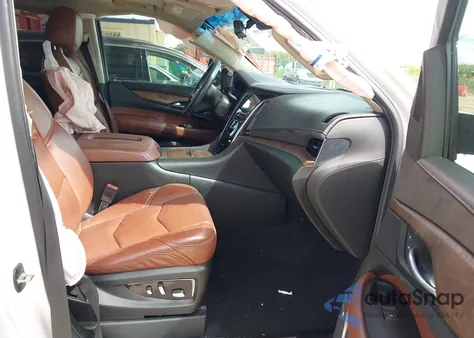 2018 Cadillac Escalade Premium Luxury z USA, uszkodzony, nr VIN 1GYS3CKJ0JR302807